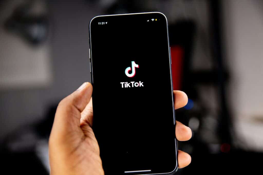 “TikTok” reklāma un tās ietekme uz digitālo mārketingu